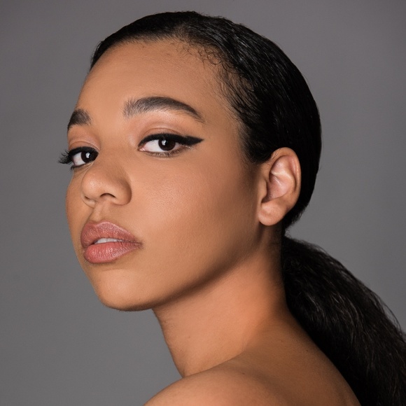 Meet your Posher, Erika - Picture 2 of 2